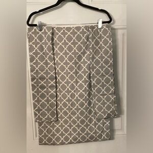 Pottery Barn Gray and White Moroccan Table Runner and Napkin Set